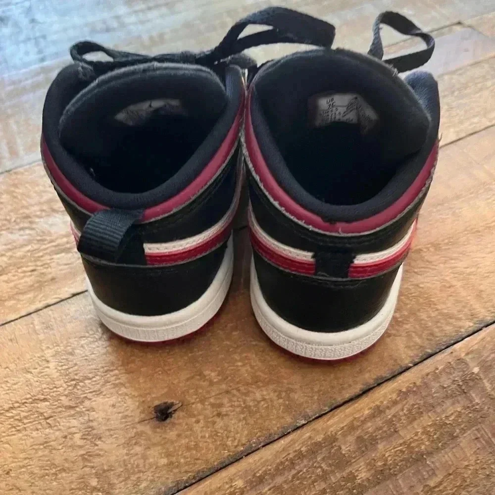 Nike Air Jordan 1 - Size 7C